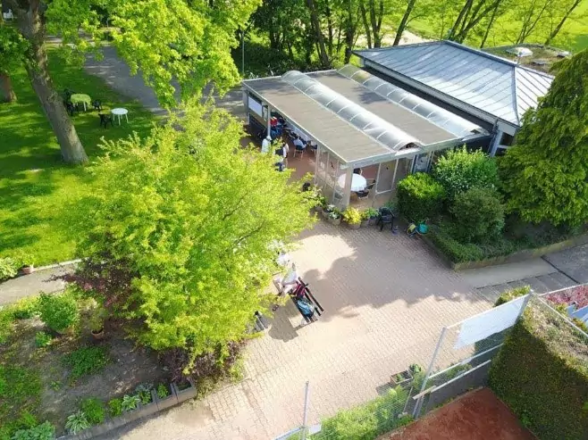 Blick auf das Klubhaus
